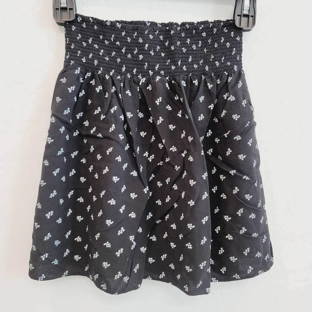 Mossimo Ebony Leaf Print Skater Skirt Size Small - Picture 10 of 10